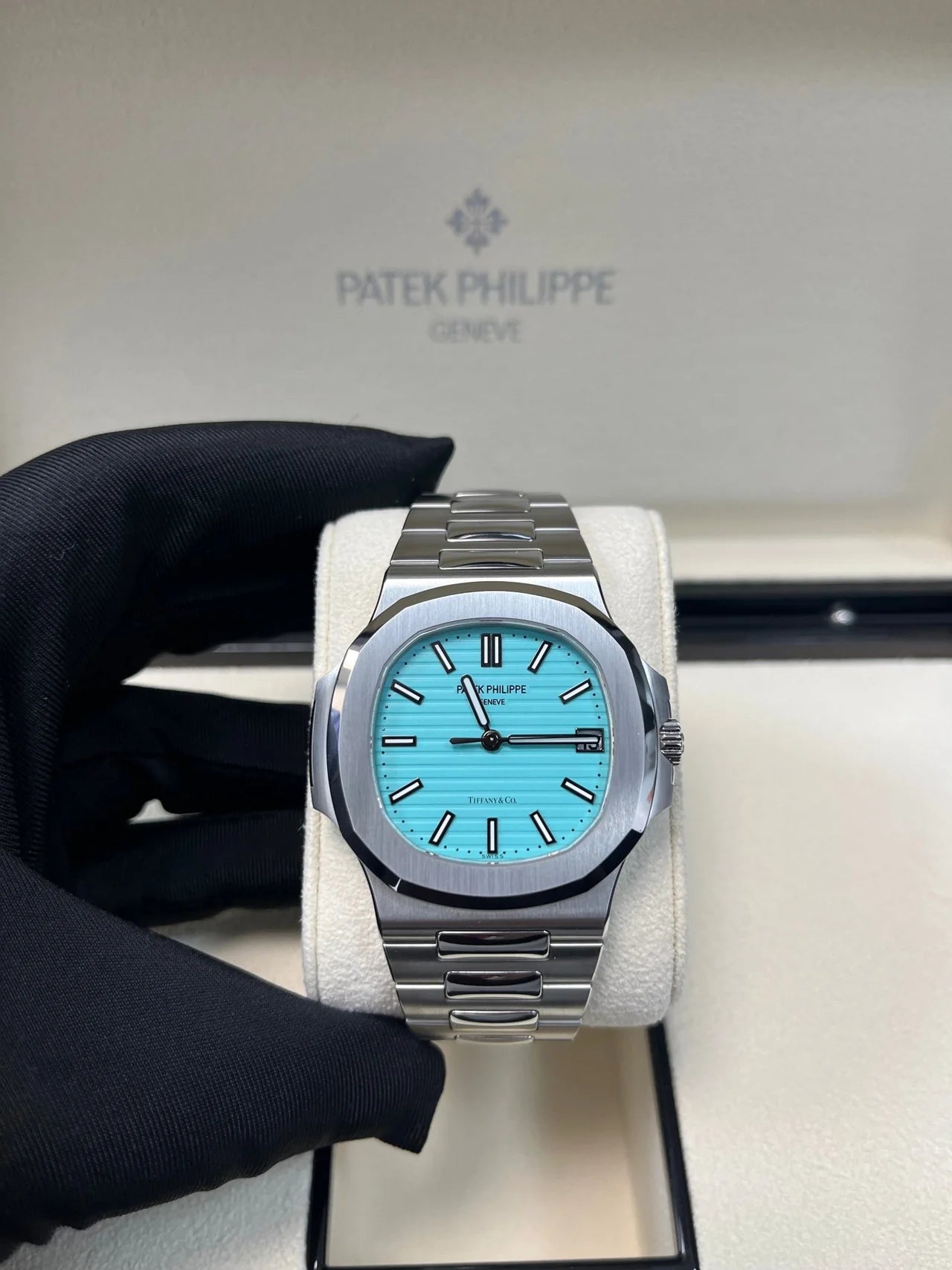 PP  - Geneve Nautilus Series